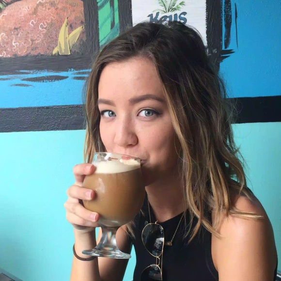 Meet your Posher, Emily - Picture 3 of 5